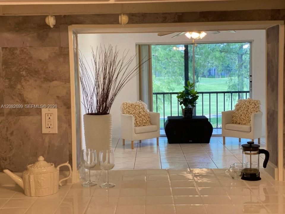 В аренду: $1,775 (2 спален, 2 ванн, 949 Квадратных фут)