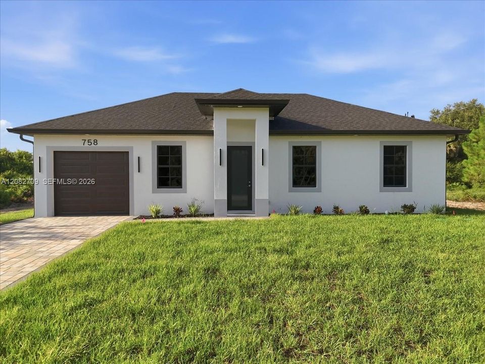 For Sale: $285,000 (3 beds, 3 baths, 1058 Square Feet)