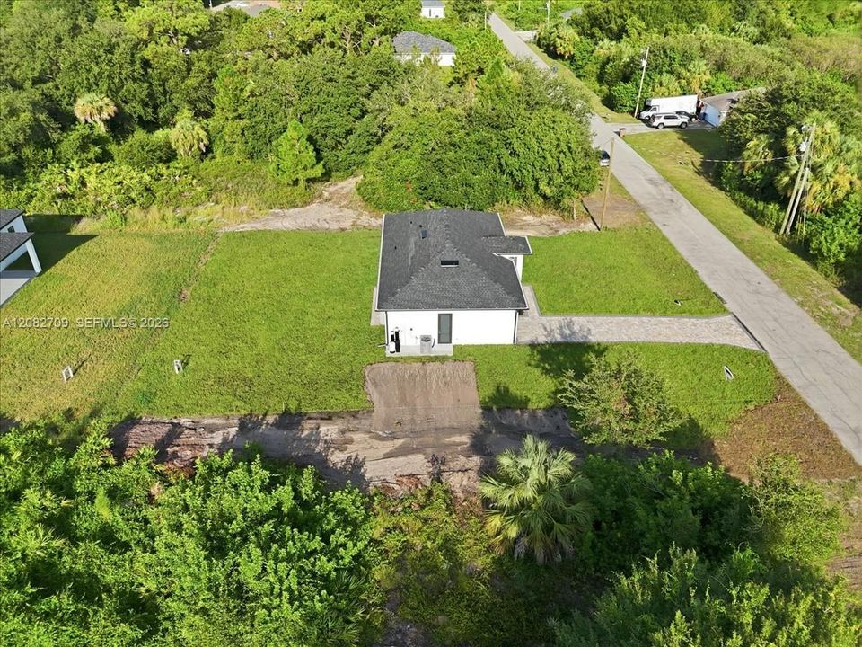 For Sale: $285,000 (3 beds, 3 baths, 1058 Square Feet)