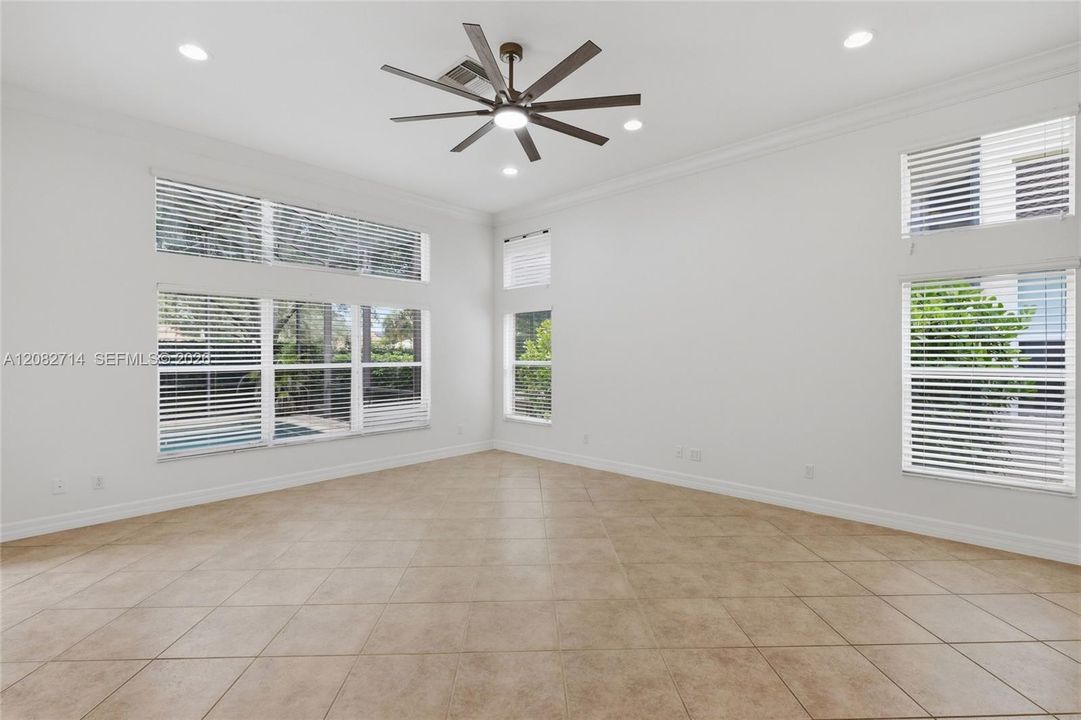 En Venta: $719,000 (3 camas, 2 baños, 0 Pies cuadrados)