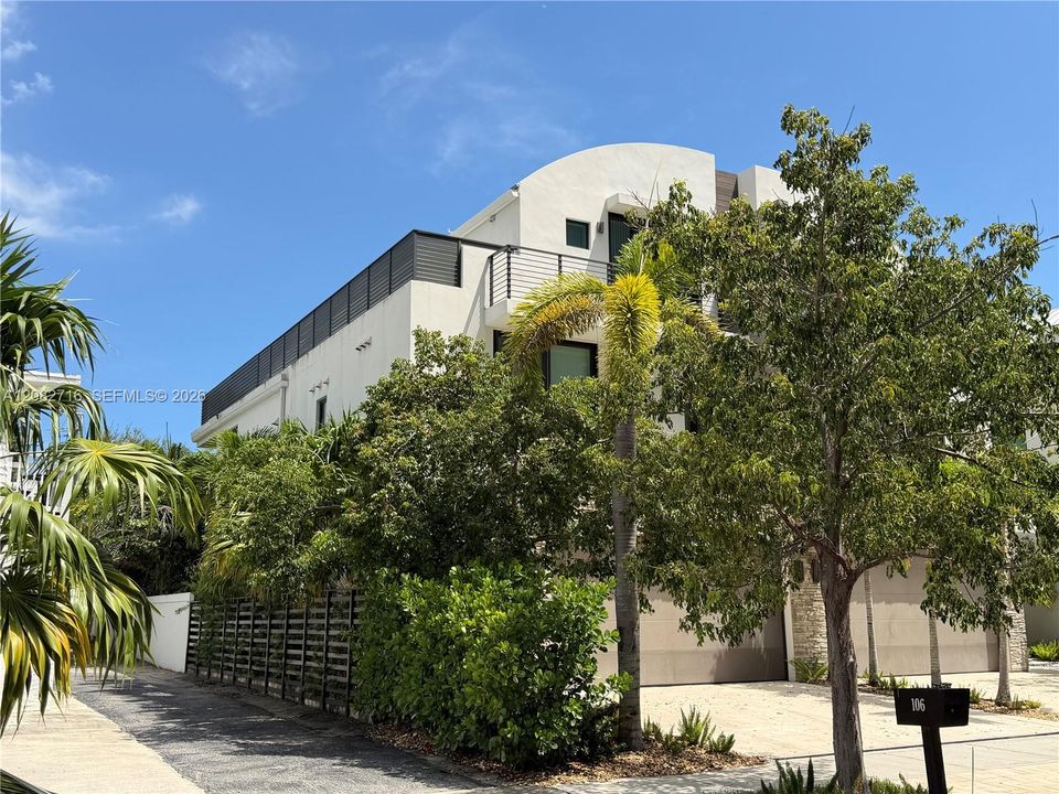 For Rent: $11,500 (4 beds, 4 baths, 2901 Square Feet)
