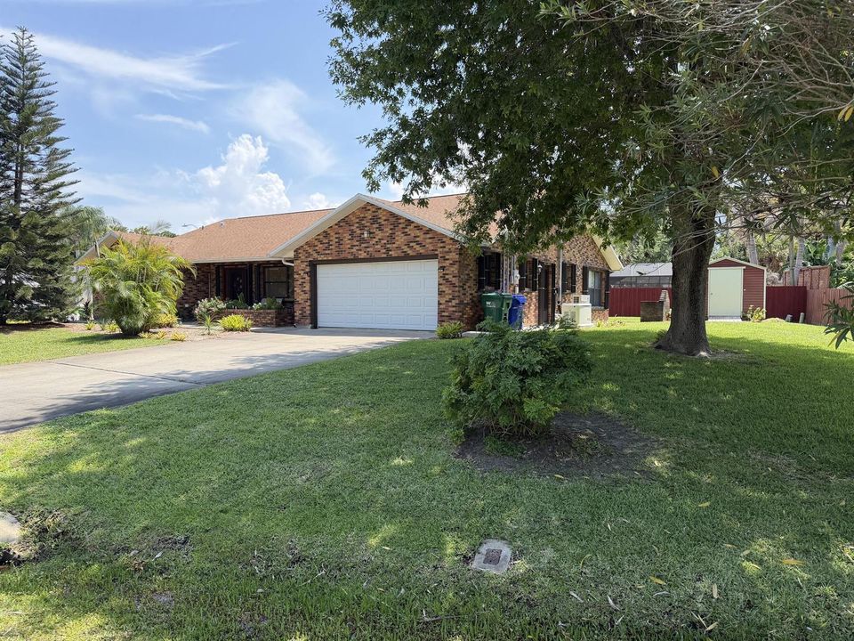 Front_Garage_Lawn