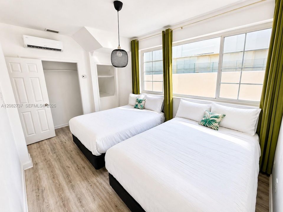 For Rent: $2,250 (1 beds, 1 baths, 670 Square Feet)