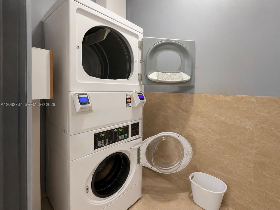 For Rent: $2,250 (1 beds, 1 baths, 670 Square Feet)