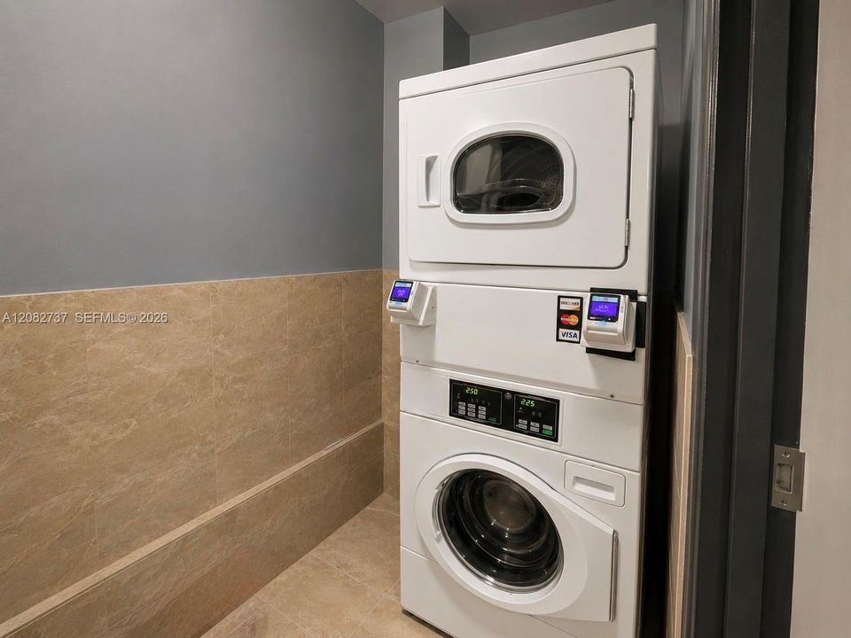 For Rent: $2,250 (1 beds, 1 baths, 670 Square Feet)