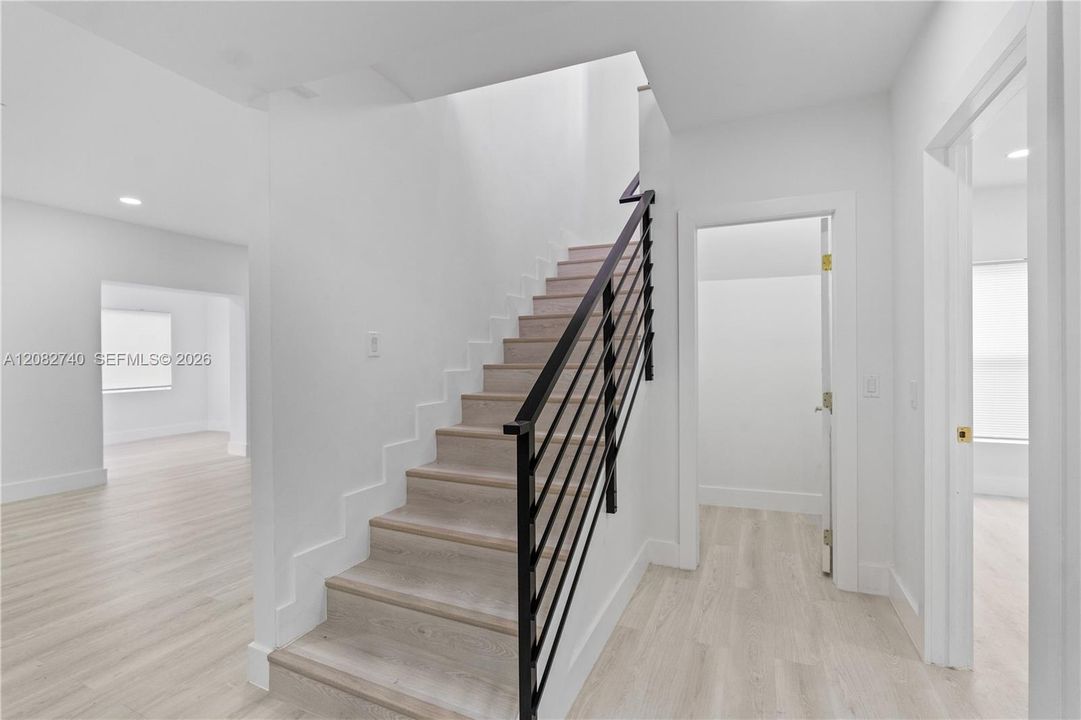En Venta: $760,000 (5 camas, 3 baños, 2292 Pies cuadrados)