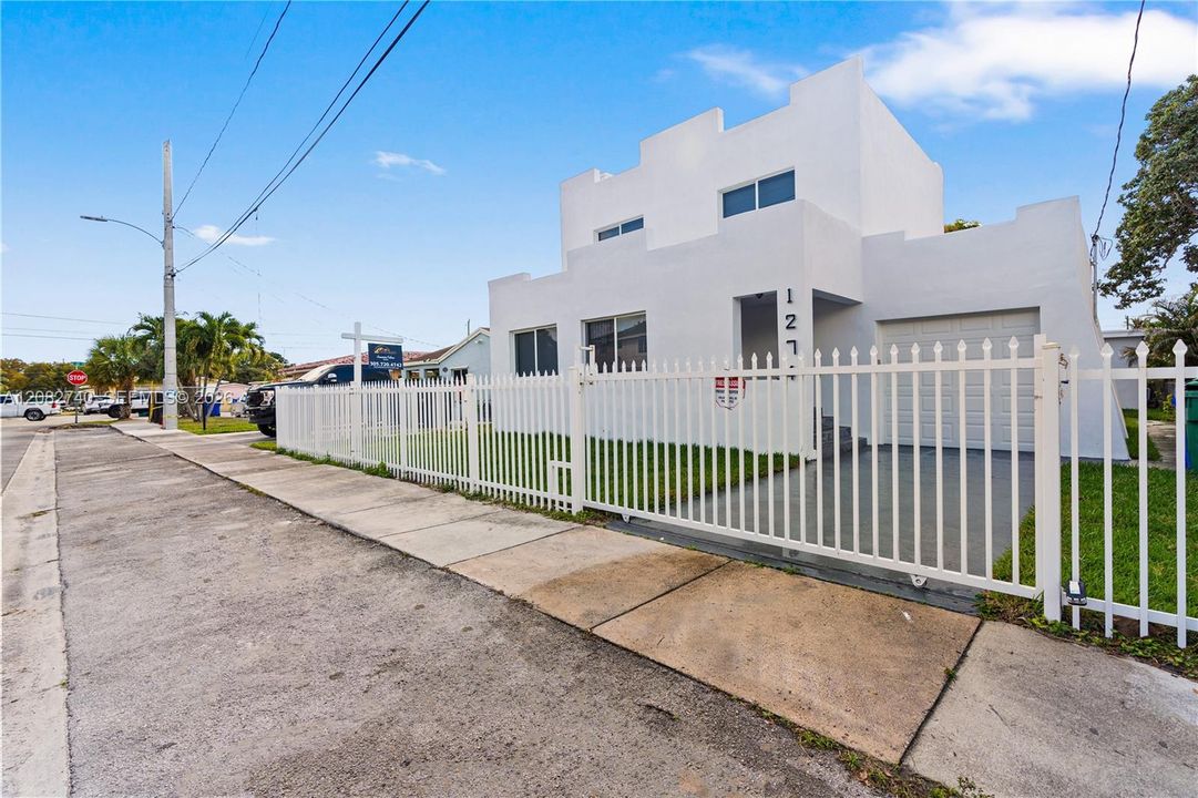 En Venta: $760,000 (5 camas, 3 baños, 2292 Pies cuadrados)