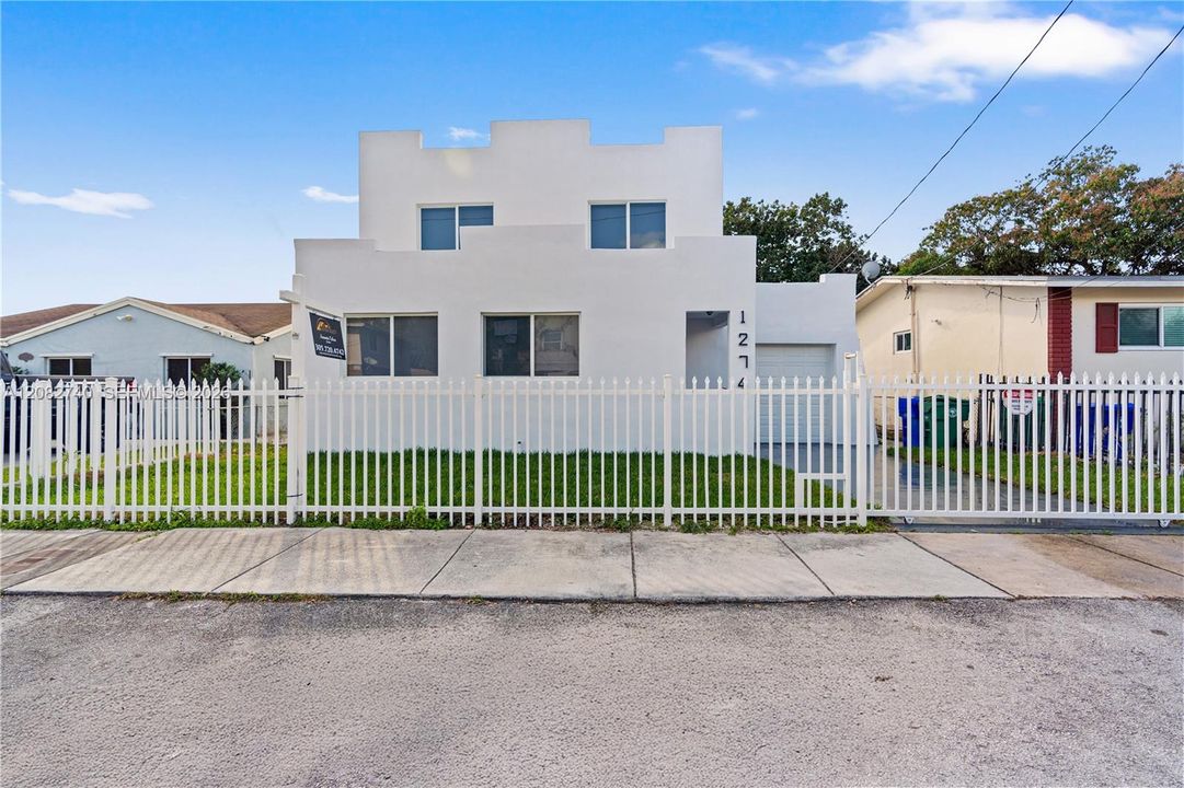 En Venta: $760,000 (5 camas, 3 baños, 2292 Pies cuadrados)