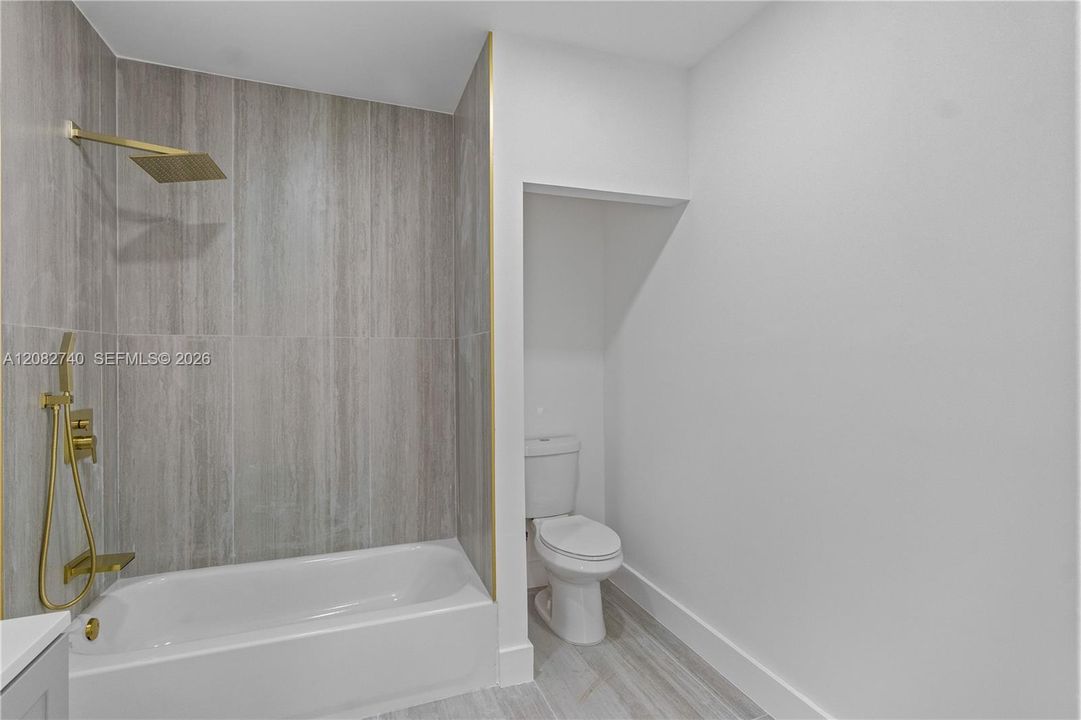 En Venta: $760,000 (5 camas, 3 baños, 2292 Pies cuadrados)