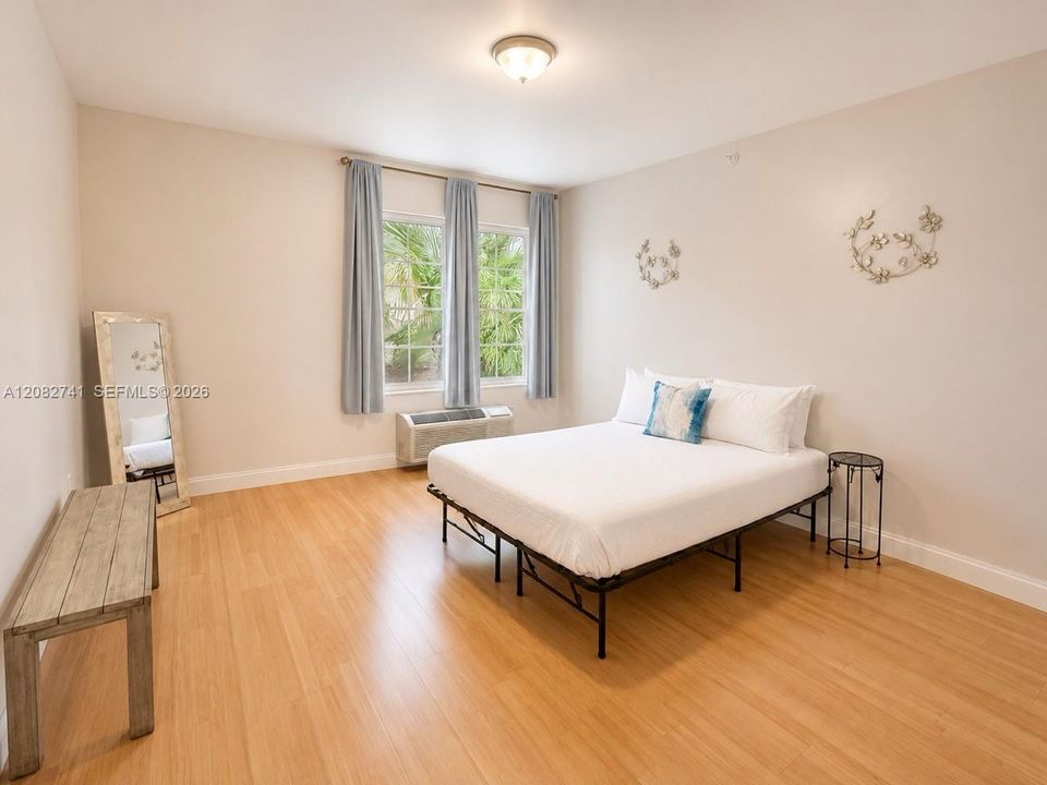 For Rent: $1,945 (1 beds, 1 baths, 671 Square Feet)