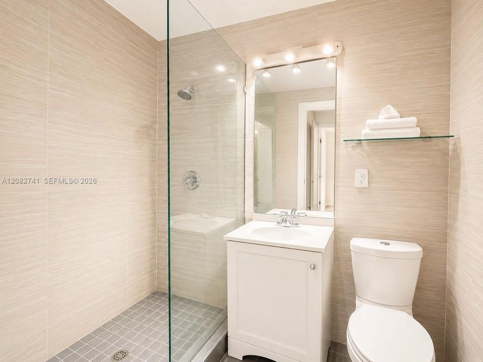For Rent: $1,945 (1 beds, 1 baths, 671 Square Feet)