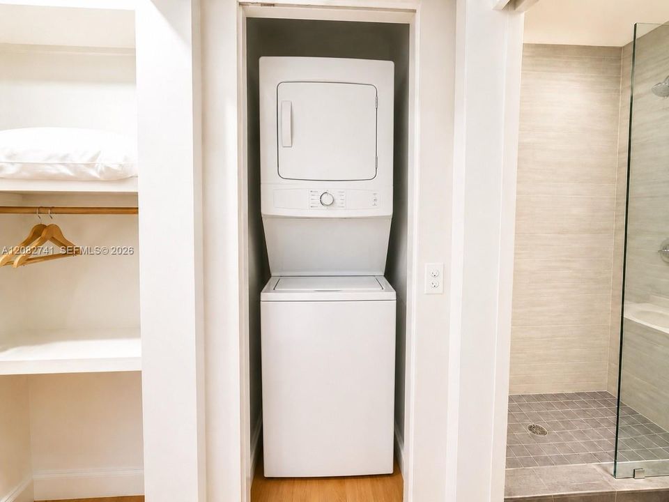For Rent: $1,945 (1 beds, 1 baths, 671 Square Feet)