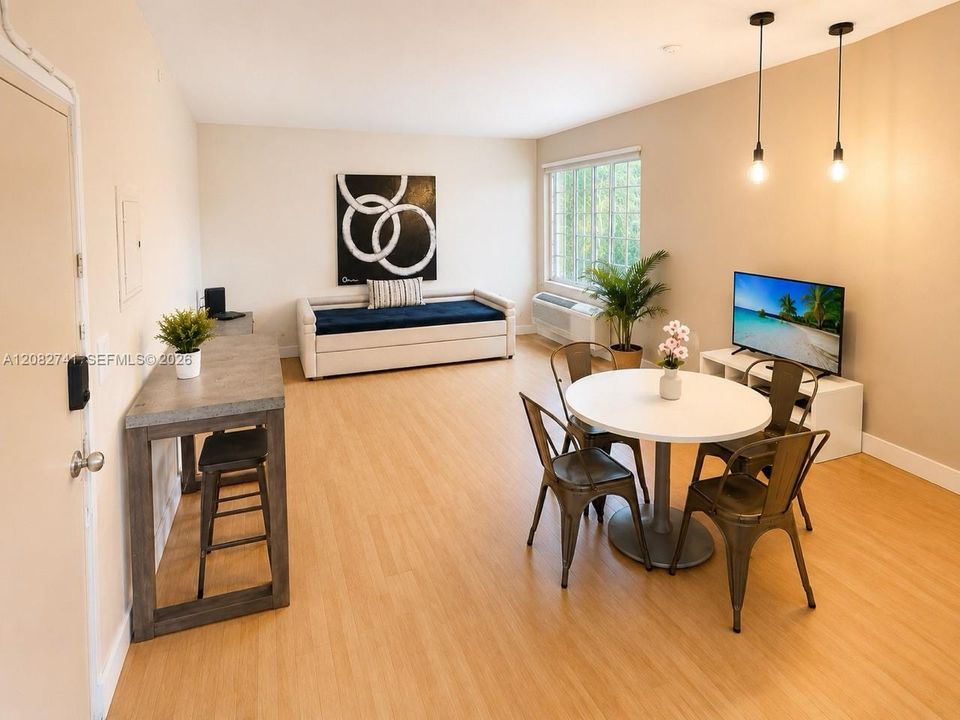 For Rent: $1,945 (1 beds, 1 baths, 671 Square Feet)