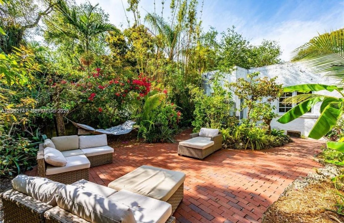 For Rent: $6,500 (2 beds, 1 baths, 1414 Square Feet)