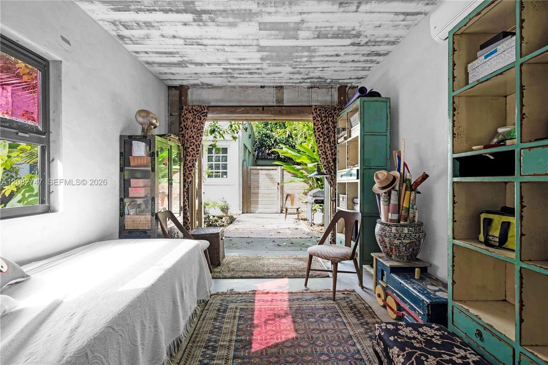 For Rent: $6,500 (2 beds, 1 baths, 1414 Square Feet)