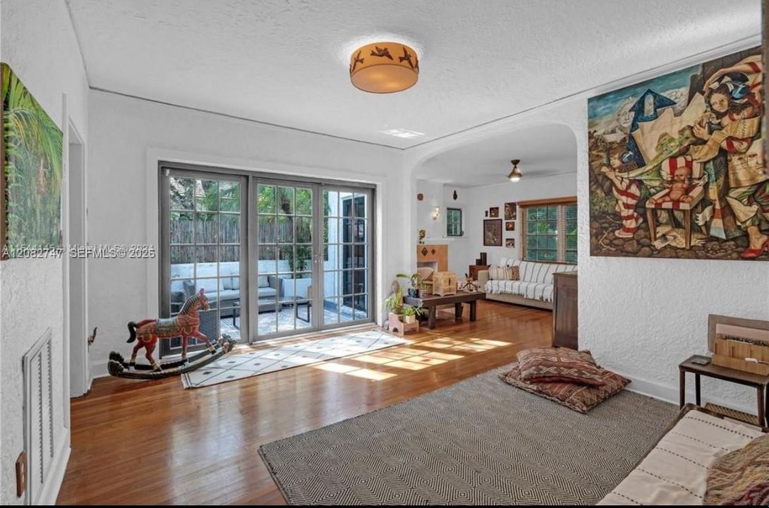 For Rent: $6,500 (2 beds, 1 baths, 1414 Square Feet)