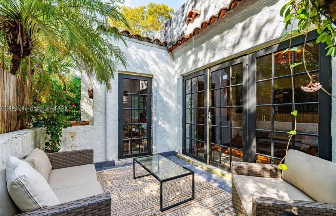 For Rent: $6,500 (2 beds, 1 baths, 1414 Square Feet)