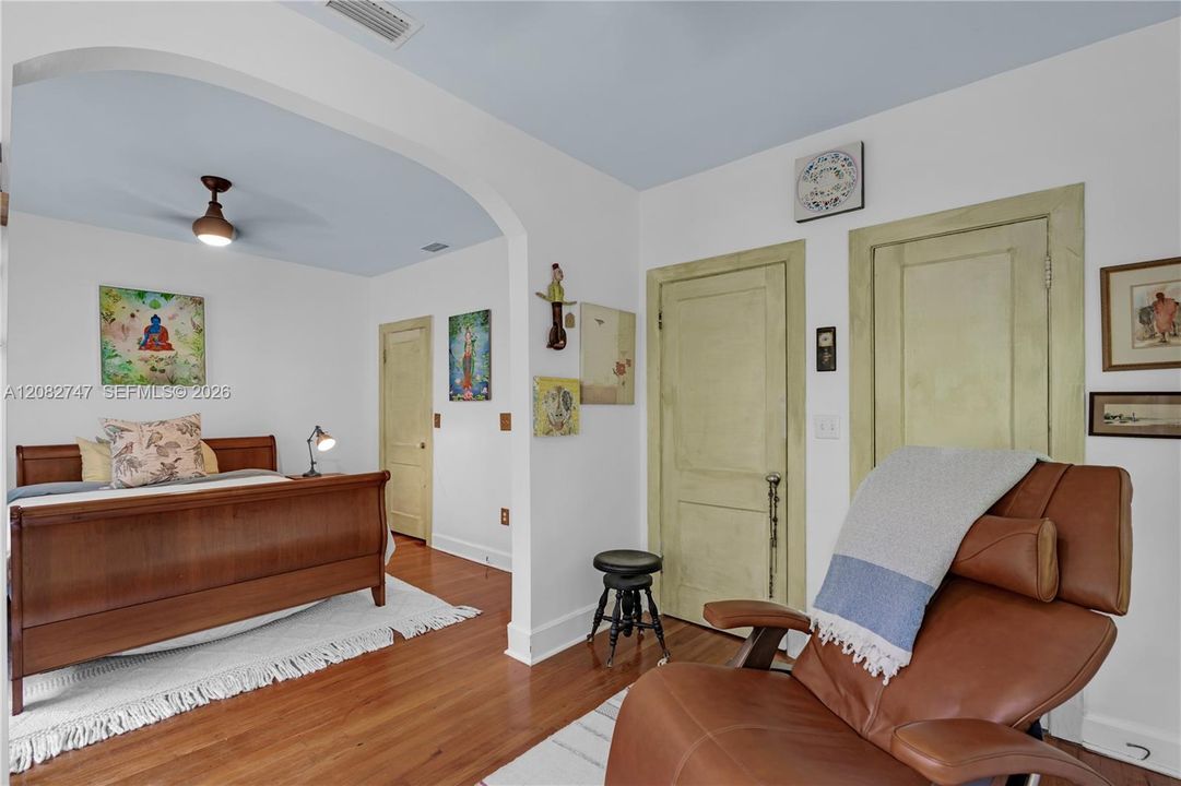 For Rent: $6,500 (2 beds, 1 baths, 1414 Square Feet)