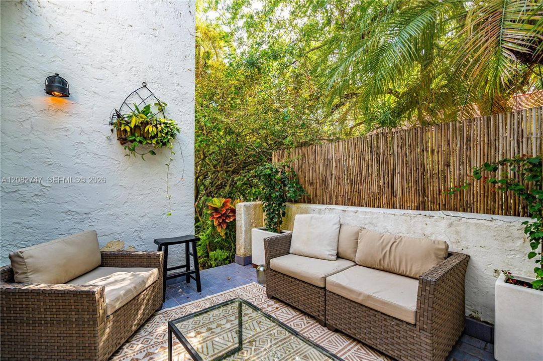 For Rent: $6,500 (2 beds, 1 baths, 1414 Square Feet)