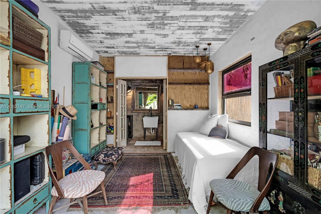 For Rent: $6,500 (2 beds, 1 baths, 1414 Square Feet)