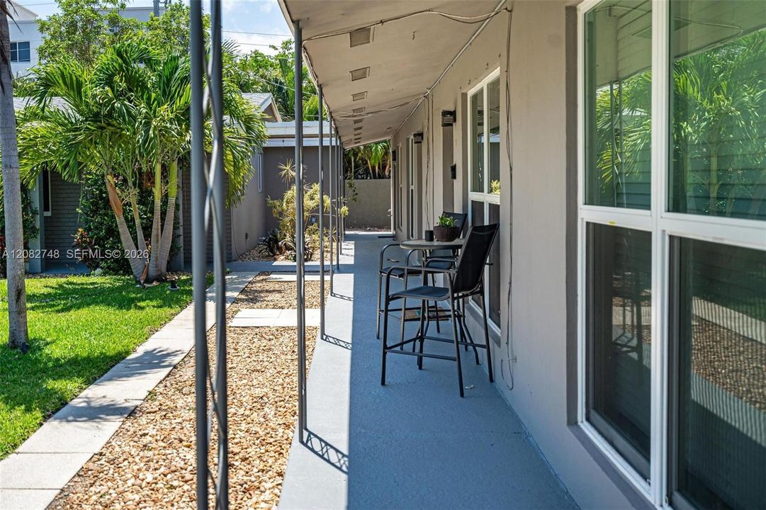 For Rent: $1,900 (1 beds, 1 baths, 700 Square Feet)