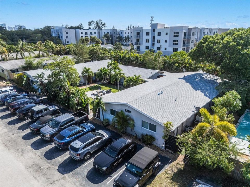 For Rent: $1,900 (1 beds, 1 baths, 700 Square Feet)