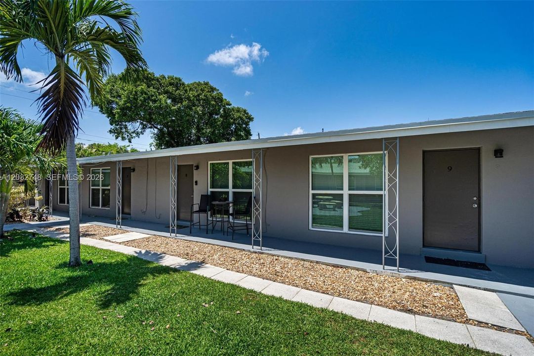 For Rent: $1,900 (1 beds, 1 baths, 700 Square Feet)