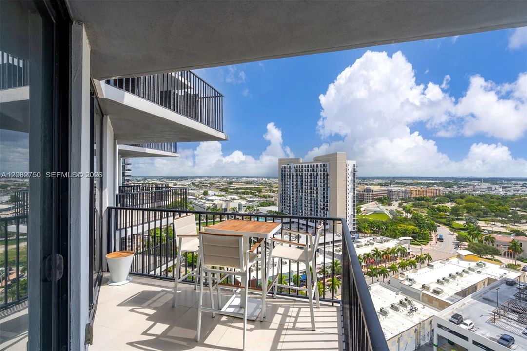 En Venta: $494,500 (2 camas, 2 baños, 950 Pies cuadrados)