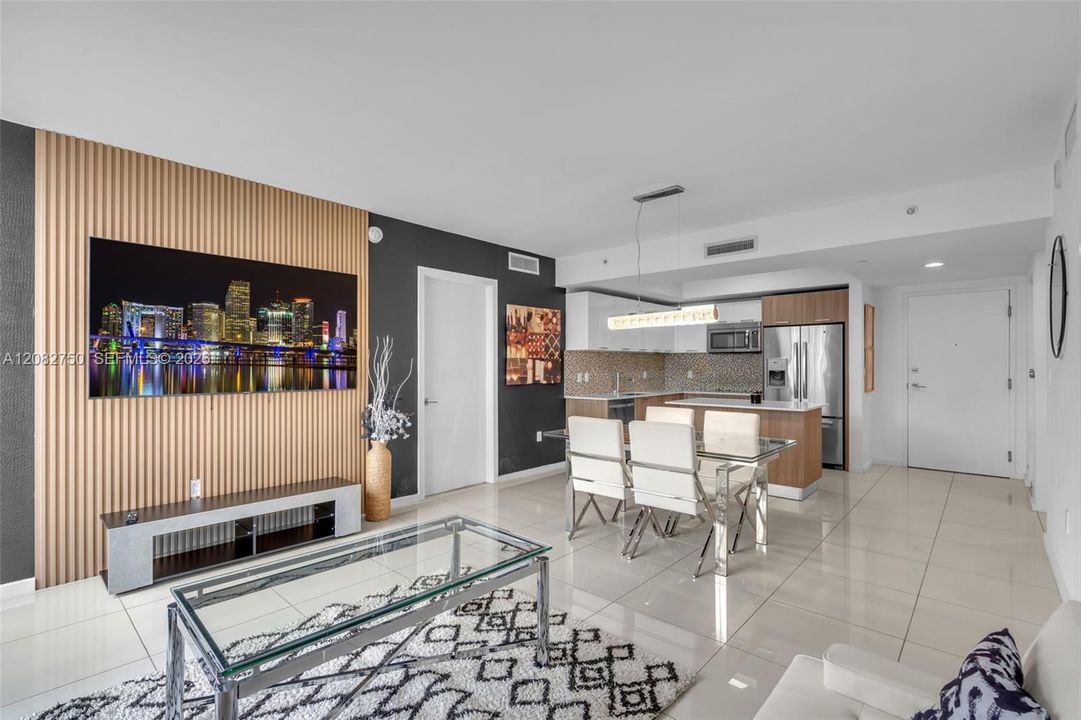 En Venta: $494,500 (2 camas, 2 baños, 950 Pies cuadrados)