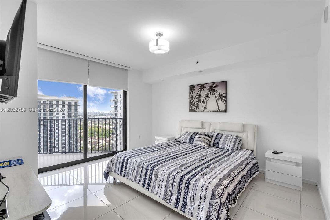 En Venta: $494,500 (2 camas, 2 baños, 950 Pies cuadrados)