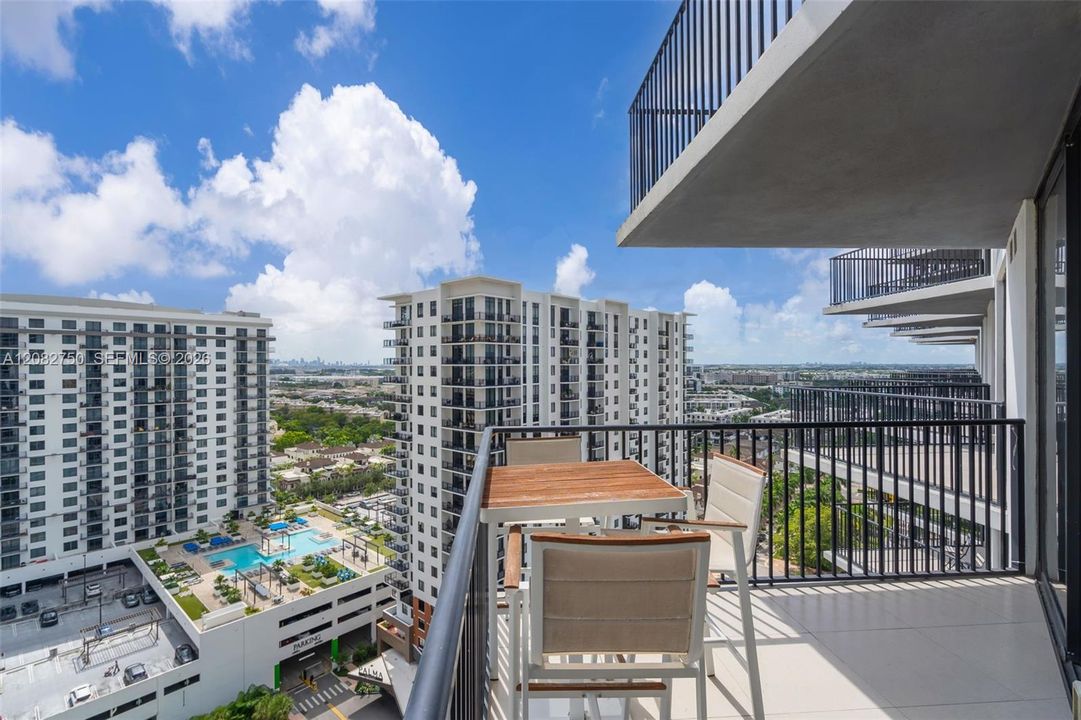 En Venta: $494,500 (2 camas, 2 baños, 950 Pies cuadrados)