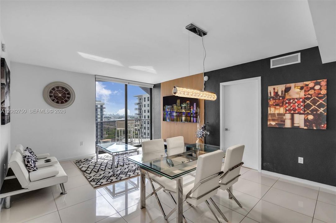 En Venta: $494,500 (2 camas, 2 baños, 950 Pies cuadrados)