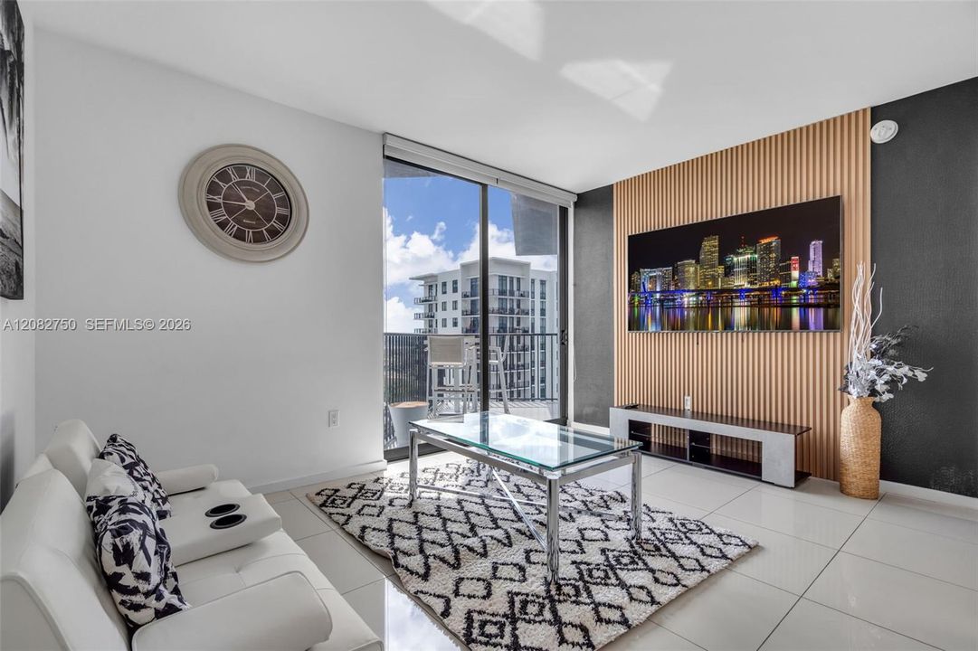 En Venta: $494,500 (2 camas, 2 baños, 950 Pies cuadrados)