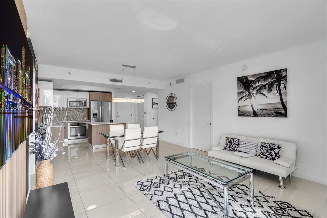 En Venta: $494,500 (2 camas, 2 baños, 950 Pies cuadrados)