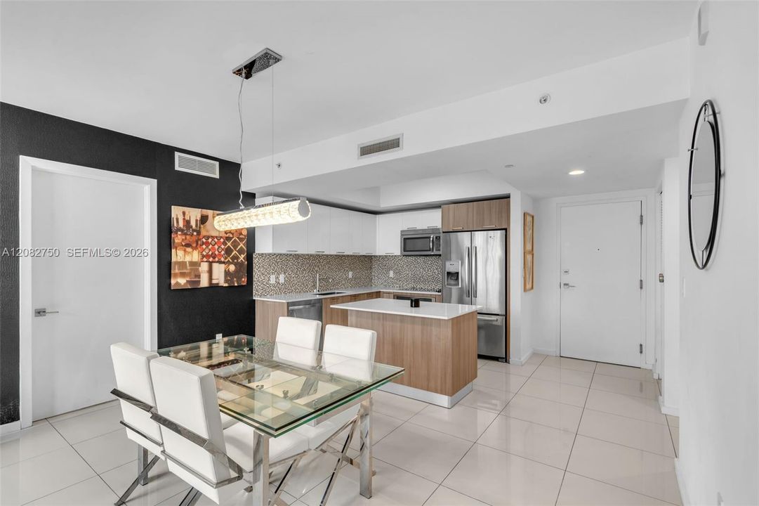 En Venta: $494,500 (2 camas, 2 baños, 950 Pies cuadrados)