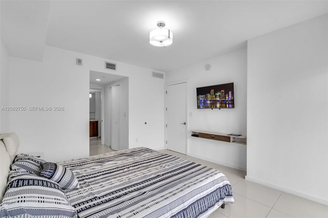 En Venta: $494,500 (2 camas, 2 baños, 950 Pies cuadrados)