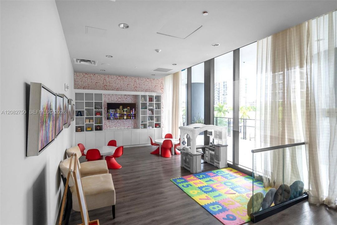 En Venta: $494,500 (2 camas, 2 baños, 950 Pies cuadrados)