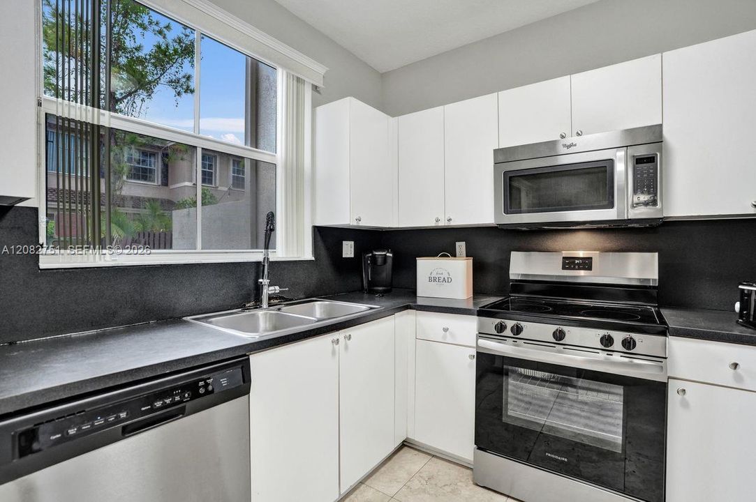 For Sale: $505,000 (3 beds, 2 baths, 1480 Square Feet)