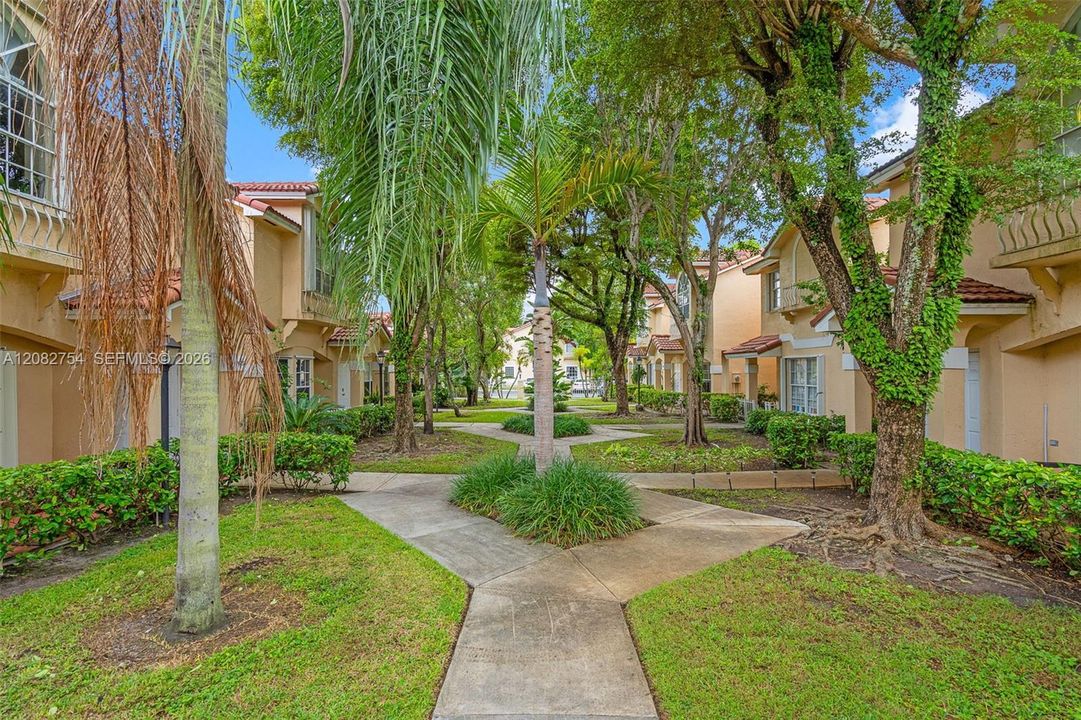 For Sale: $365,000 (2 beds, 2 baths, 1163 Square Feet)