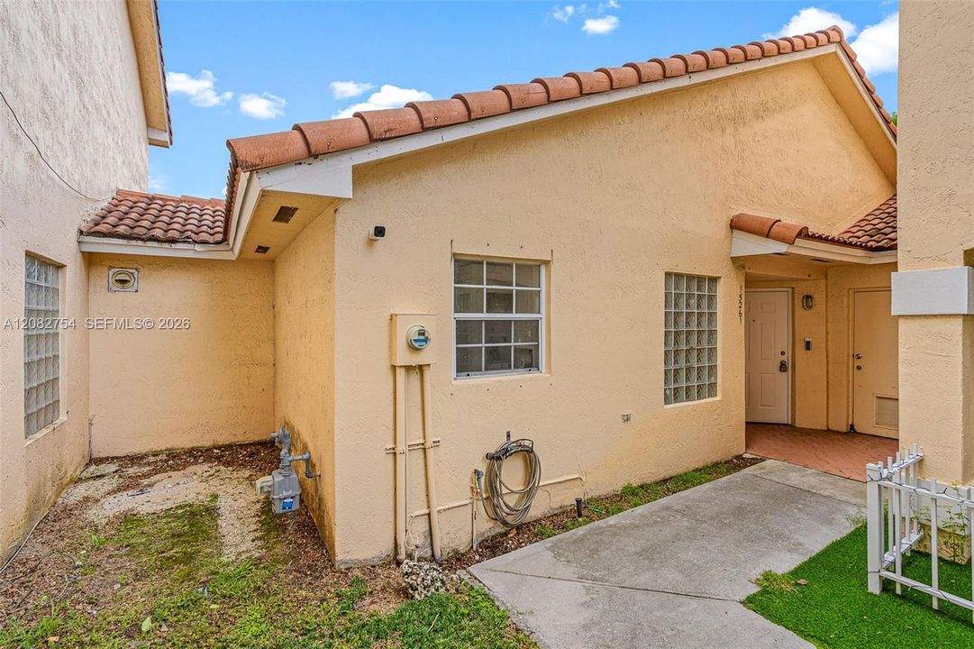 For Sale: $365,000 (2 beds, 2 baths, 1163 Square Feet)