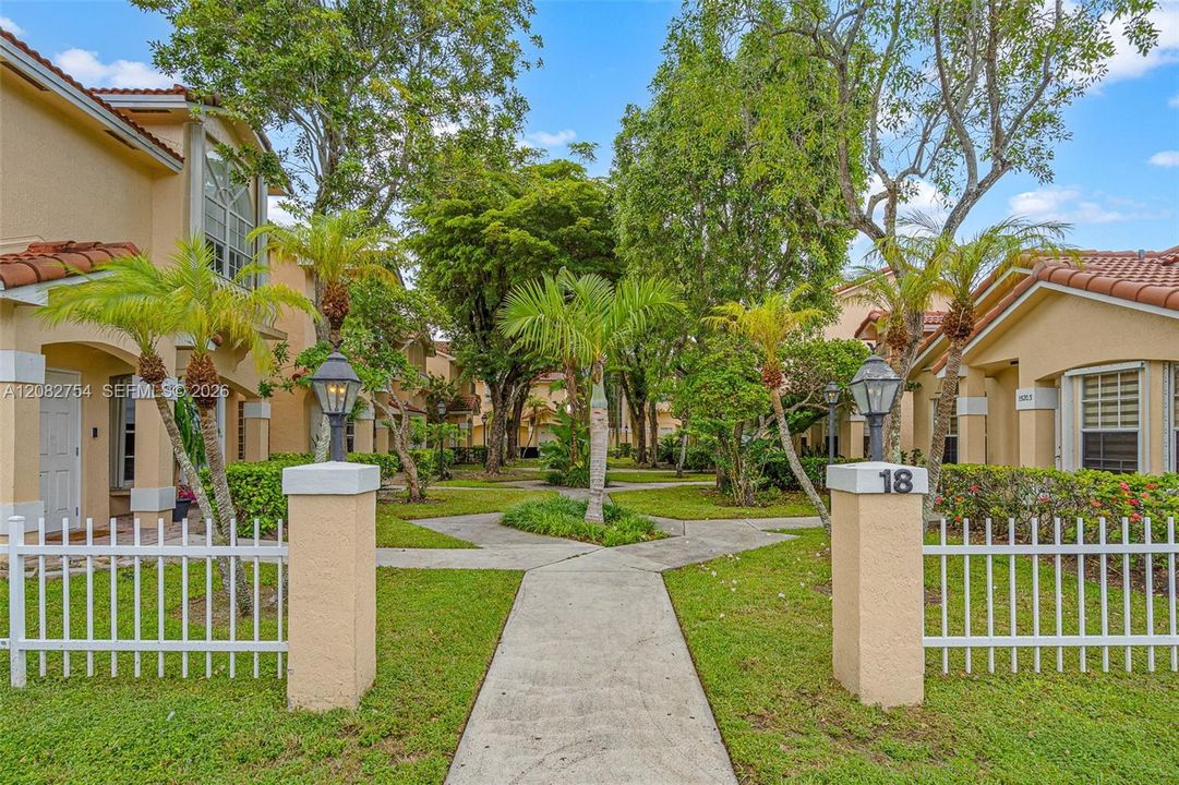 For Sale: $365,000 (2 beds, 2 baths, 1163 Square Feet)
