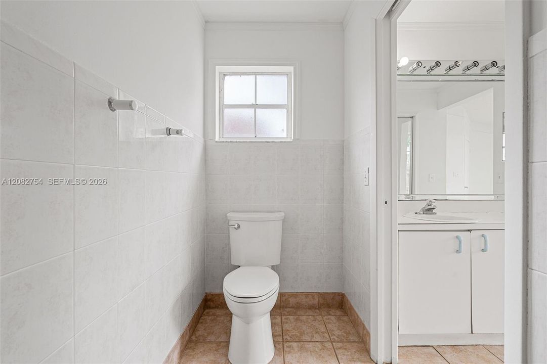 For Sale: $365,000 (2 beds, 2 baths, 1163 Square Feet)