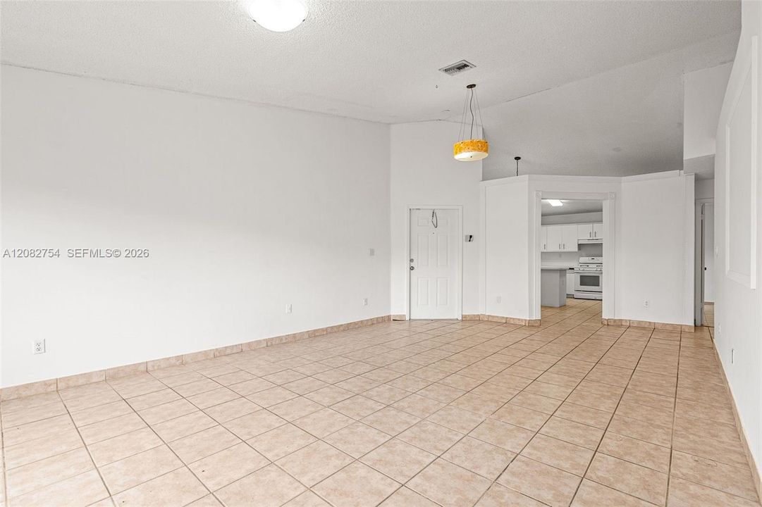 For Sale: $365,000 (2 beds, 2 baths, 1163 Square Feet)