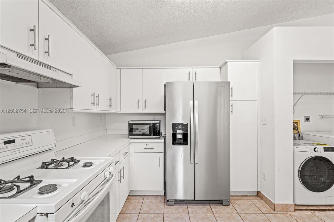 For Sale: $365,000 (2 beds, 2 baths, 1163 Square Feet)