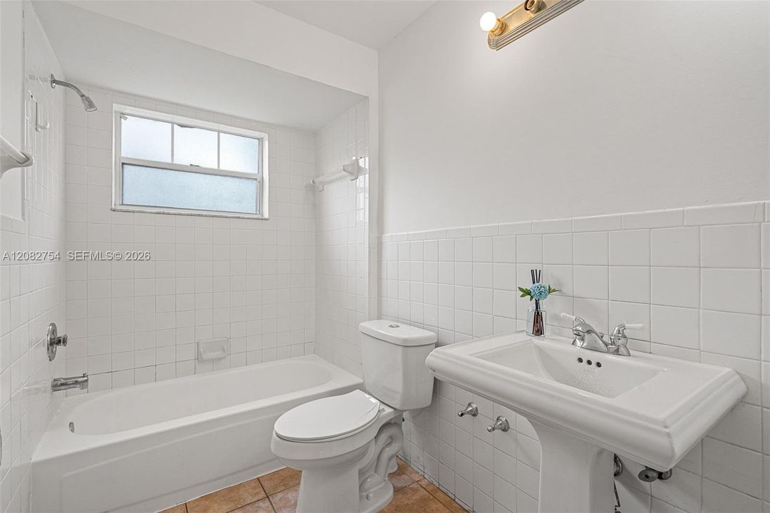 For Sale: $365,000 (2 beds, 2 baths, 1163 Square Feet)