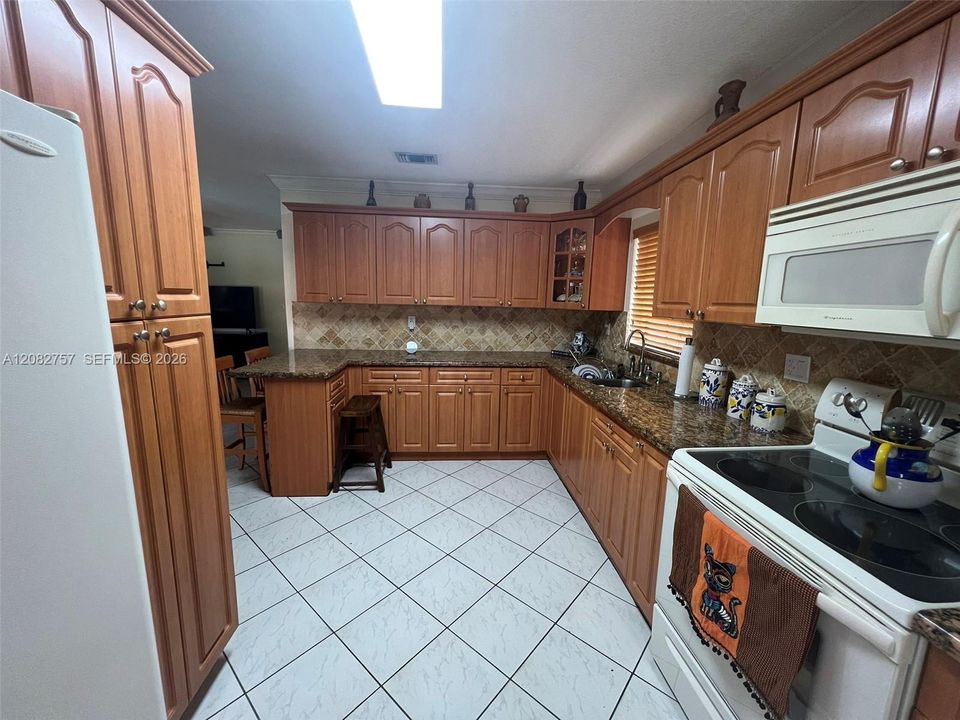 На продажу: $699,900 (3 спален, 2 ванн, 1584 Квадратных фут)