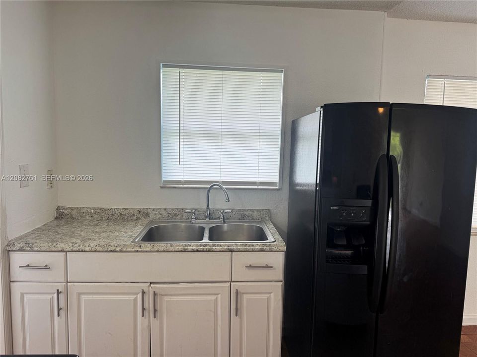 For Rent: $3,500 (3 beds, 2 baths, 1170 Square Feet)