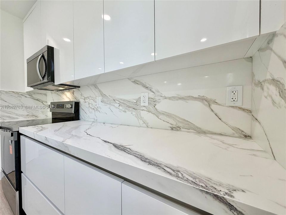 На продажу: $409,990 (3 спален, 2 ванн, 1669 Квадратных фут)