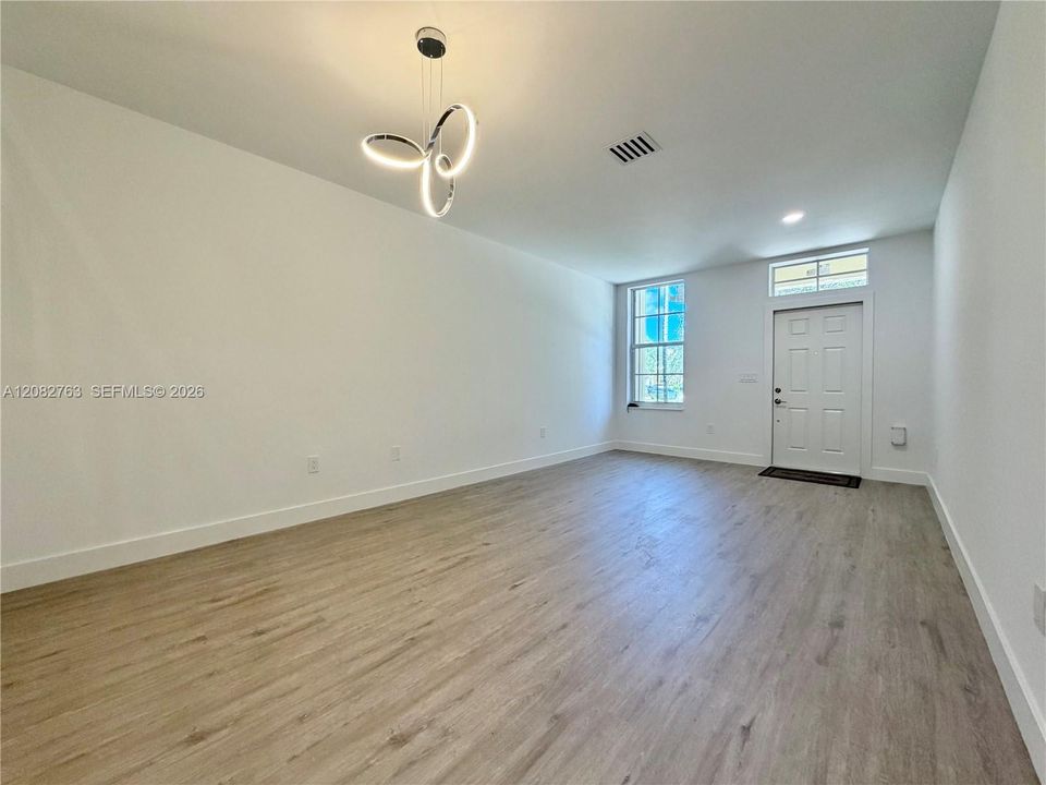 На продажу: $409,990 (3 спален, 2 ванн, 1669 Квадратных фут)