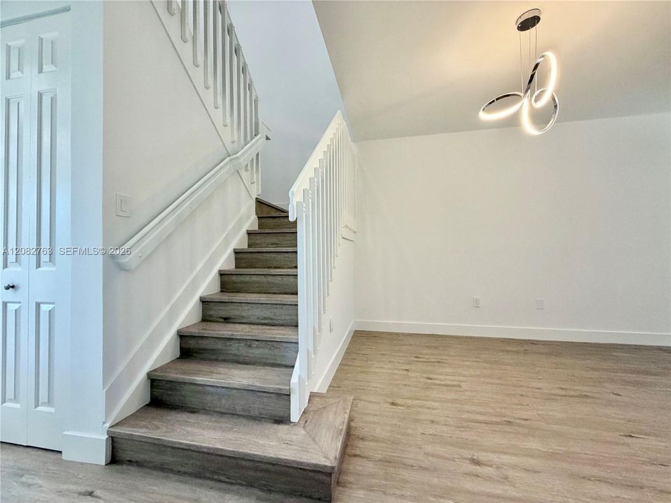 На продажу: $409,990 (3 спален, 2 ванн, 1669 Квадратных фут)
